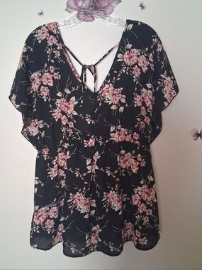 NWT Torrid Floral Babydoll Top Size 0 or Large Black & Pink